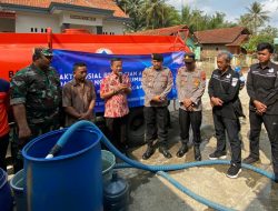 Polresta Cilacap Bekerjasama dengan BPBD Kabupaten Cilacap Bagikan Air Bersih