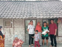 Andarmin Beri Sembako ke Warga Kurang Mampu Desa Mekar Mulya