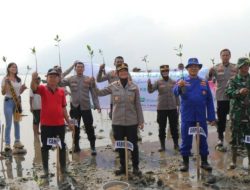 Jaga Kelestarian, Bidhumas Polda Lampung Tanam Mangrove