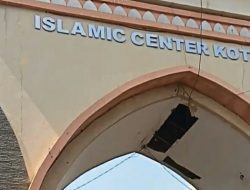 Hati-Hati, Gerbang Islamic Center Kotabumi Sudah Retak