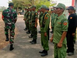 Koramil 421-09/ TJB dan Polsek Jati Agung Latih Linmas Desa