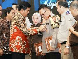 Berantas Mafia Tanah di Wilayahnya,Kapolda Lampung Dapat Sematan Pin Emas