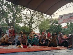 Seharian Ngantor di Kecamatan Sliyeg,Bupati Nina Makan Bakso Bareng Warga