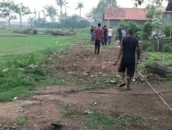 Masarakat Sukamekar Bekasi Swadaya Buka Jalan