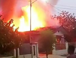 Satu Rumah di Sukarame Bandar Lampung Hangus Terbakar