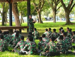 Prajurit Satgas Pamtas RI dari Yonif 9 Marinir Diwejangi Komandanya