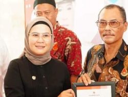 Nina Dianugerahi Sebagai Tokoh Penggerak Donor Darah oleh PMI
