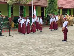Babinsa Posramil 421-09/Jati Agung Jadi Inspektur Upacara di SDN 2 Margodadi
