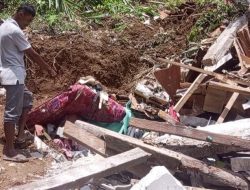 Satu Rumah Warga di Cimanggu Ambruk Tertimpa Longsoran Tanah