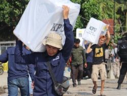 Sat Pol Air Polres Lamsel Kawal Kotak Suara Menuju Pulau Sebesi