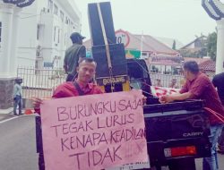 Massa Aksi Minta Bongkar Dugaan Persengkongkolan Proyek RS PTN Unila