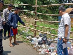 Polsek Caringin dan Team Inafis Polres Bogor Olah TKP Lokasi Penemuan Bayi