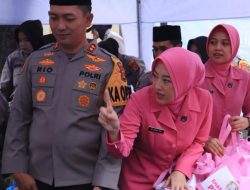 Kapolres Bogor dan Bhayangkari Laksanakan Bagi-bagi Takjil Gratis Kepada Masyarakat