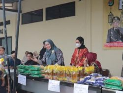 Upaya Ringankan Beban Ekonomi Masyarakat, Polres Lamsel Adakan Pasar Murah