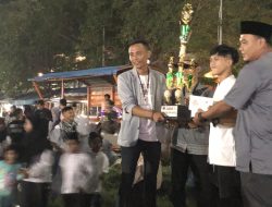 Hery Nurdiansyah Serahkan Piala Juara Festival Takbir Keliling Idul Fitri 1445 H