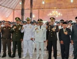 Pj Bupati Cilacap Serahkan SK Perpanjangan Masa Jabatan Kades