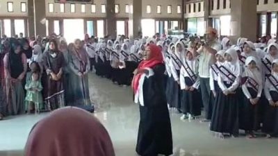 Ratusan Pelajar SD se-Kecamatan Sliyeg Ikuti Wisuda Metode Kauny