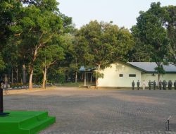 Diikuti Seluruh Organik,Wakil Gubernur Akmil Pimpin Upacara Bendera