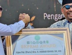 Murad Ismail Terima BPKPRMI Award