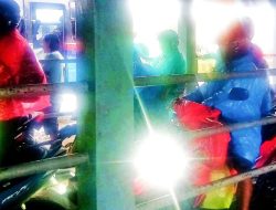 Antri Berjam-jam,Penumpang Fery Waifirit Hunimua Minta Pemda SBB Bertindak