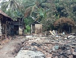 Satu Rumah Warga Desa Semuli Jaya Abung Semuli Terbakar Hebat