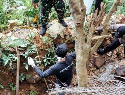 Polsek Tanjung Raja Evakuasi Mayat Bayi dari Saluran Sungai