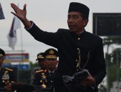 Sambut Kepulangan Mantan Presiden,Warga Boyolali Padati Jalur Bandara Adi Soemarmo