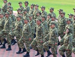Presiden Prabowo Bareng Para Menteri Kabinet Merah Putih Senam Pagi di Akmil Magelang