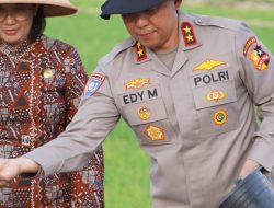 Kakorbinmas Baharkam Polri Semai Padi di Kulonprogo, Dukung KPN