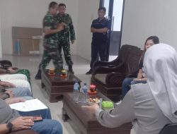Anggota Kodim 0606/Kota Bogor Bantu Wartawan sebagai Mitra Kerjanya