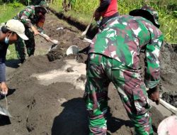 Babinsa Koramil 15/Gemolong Bantu Warga Bangun Talud Jalan Kampung