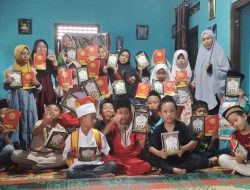 KCP Bank Mandiri Baradatu Salurkan Buku Iqro dan Juz Amma ke TPQ Al-Hikmah Kampung Banjar Baru