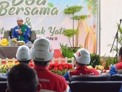 Gelar Doa Bersama,Pekerja RU VI Balongan Santuni Anak Yatim dan Piatu