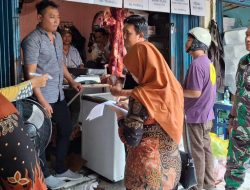 Babinsa Danukusuman Temukan Makanan Kadaluwarsa di Pasar Harjodaksino