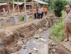 Eva Dwiana Perintah Putra Bali Bongkar Panel Beton Penyebab Saluran Air Tertutup