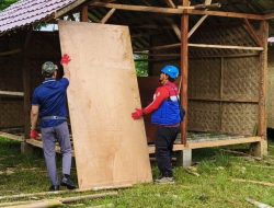 Bangun Huntara Pasca Banjir,Perwira RU VI Ajak Warga Sukabumi Bangkit
