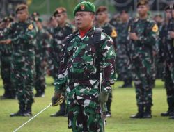 Danmentar Pimpin Upacara Mingguan Akmil