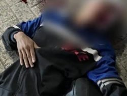 Dibacok Kawanan Begal Motor, Pria Dewasa Tergeletak di Jalan