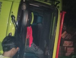 Mobil Angkut Batubara Ugal-ugalan,Mobil Angkut Barang Pecah Belah Terbalik