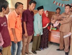 Kepala Kampung Banjar Masin Bagikan BLT DD Tahap 2 kepada 19 KPM
