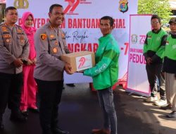 HUT Bhayangkara ke-79, Polisi Bandar Lampung Bagikan Sembako dan Cek Kesehatan Gratis ke Driver Ojol