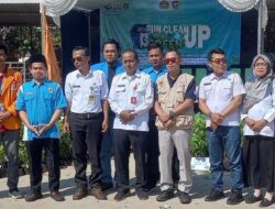 Mahasiswa KKM Universitas Primagraha dan KNPI Banten Gelar Edukasi Clean up dan Go Green