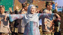 Bunda Eva dan ASN Pemkot Balam Menari Ngigel dalam Begawi Bandar Lampung