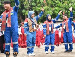 Kenalkan BBM,Perwira RU VI Balongan Bareng Siswa SD Menari dan Bermain