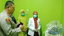 Undang Perhatian Publik,Kapolres Sinjai Cek Kondisi Bayi yang Ditemukan Warga