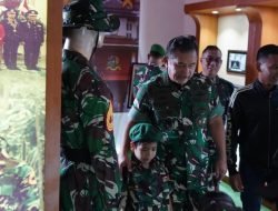 Stand Akmil di TNI AD Fair 2025 Monas Dikunjungi Kasad