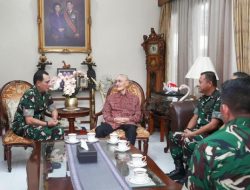 Peringati HUT ke-80,TNI Sambangi Jenderal TNI (Purn)Try Sutrisno