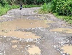 Pengendara Keluhkan Jalan Poros Sinjai-Malino Makassar Rusak Parah