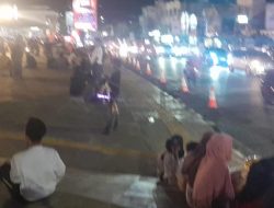 Masjid Raya Al Bakrie Enggal Balam Terlihat Ramai Dipenuhi Pengunjung