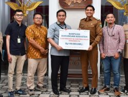RU VI Balongan Serahkan Bantuan ke Pemkab Indramayu,Dukung Car Free Night dan Car Free Day